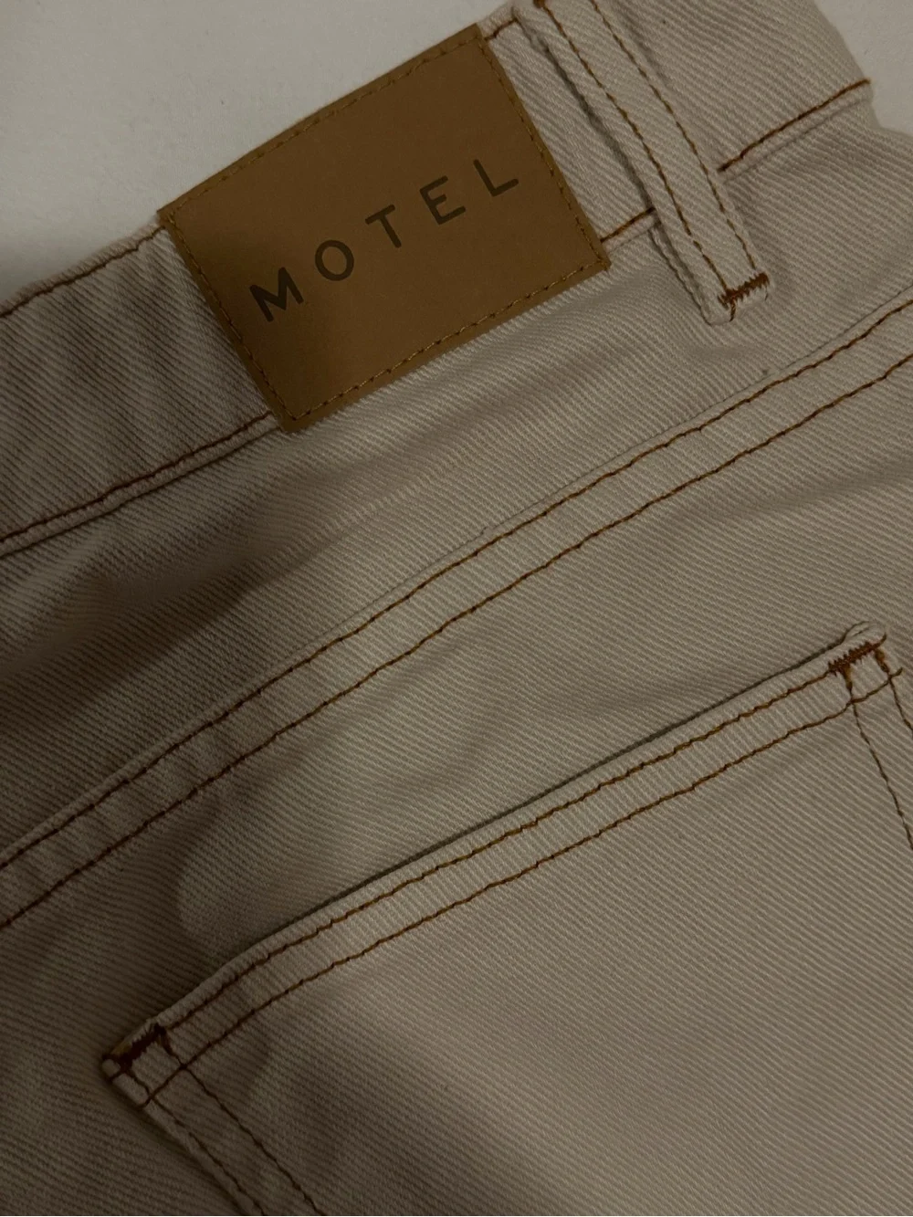 Motel Rocks off white